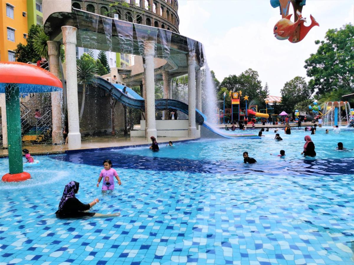 B - Lagoon Water Themepark Suite Melaka Town ภายนอก รูปภาพ