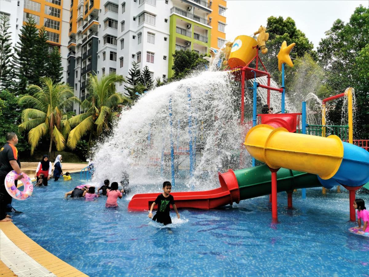 B - Lagoon Water Themepark Suite Melaka Town ภายนอก รูปภาพ