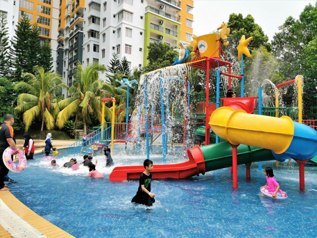 B - Lagoon Water Themepark Suite Melaka Town ภายนอก รูปภาพ