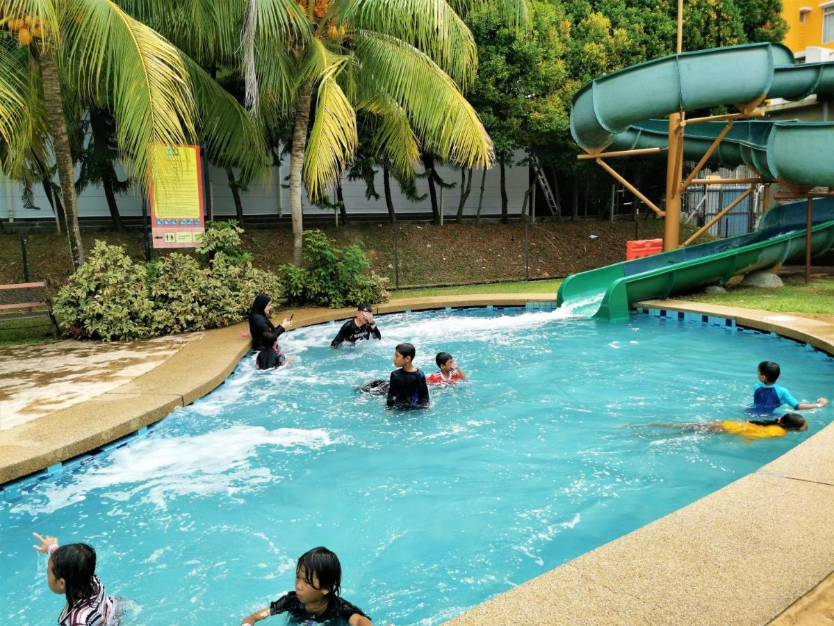 B - Lagoon Water Themepark Suite Melaka Town ภายนอก รูปภาพ