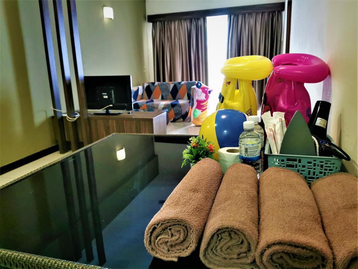 B - Lagoon Water Themepark Suite Melaka Town ภายนอก รูปภาพ